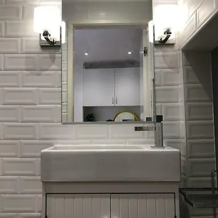 Studio In Center! Tram 28 Apartment