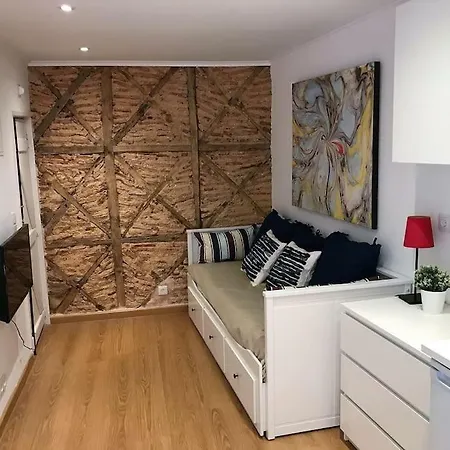 Studio In Center! Tram 28 Apartment Lisbon